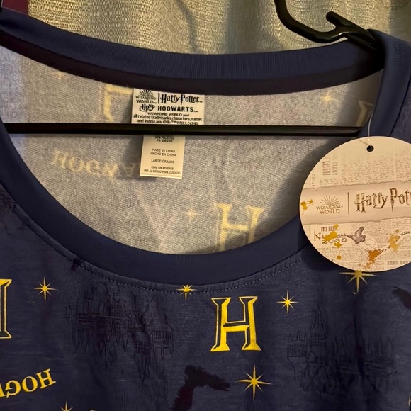 Warner Bros. Hogwarts Starry Night Pajama shirt brand new with tags - Picture 4 of 9